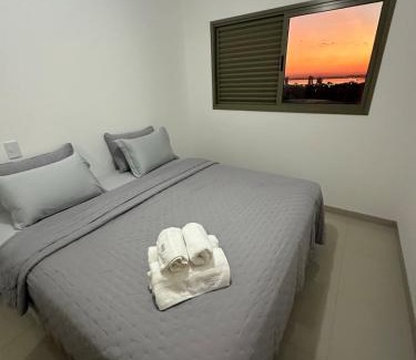 Palmas Apartment | Vista Deslumbrante para o Lago | flat cama king