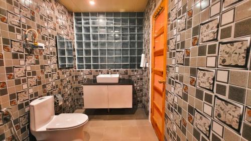 Nanpara Hotel | Vista Resort - Centrally Heated & Air Cooled Near Mall road Manali