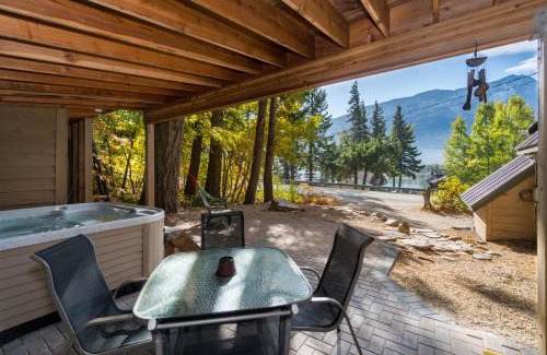 Leavenworth House | Vista View Chalet - 2 Bed 1 Bath Vacation home in Lake Wenatchee