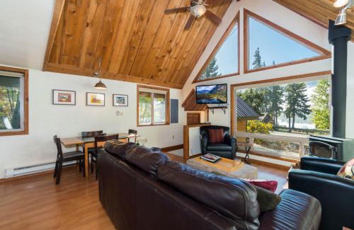 Leavenworth House | Vista View Chalet - 2 Bed 1 Bath Vacation home in Lake Wenatchee