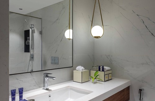 Kochi Hotel | Vivanta Ernakulam, Marine Drive