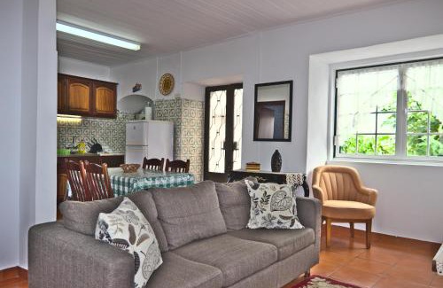 Praia da Vitoria House | Vivenda Gomes AL