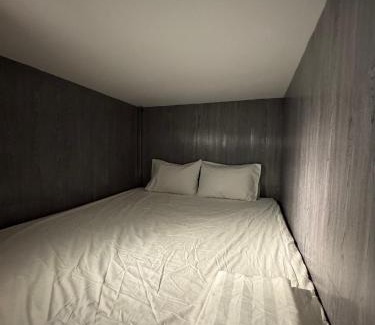 Cam Pho Hotel | VNJ Capsule 388