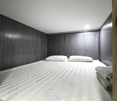 Cam Pho Hotel | VNJ Capsule 388