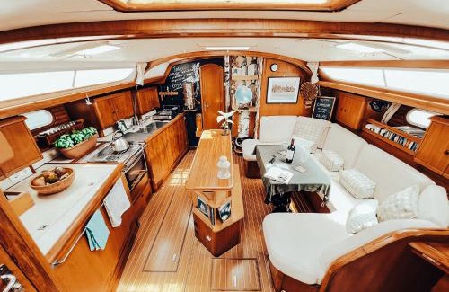 Fakarava Boat Rental | Voilier privé en pension complète