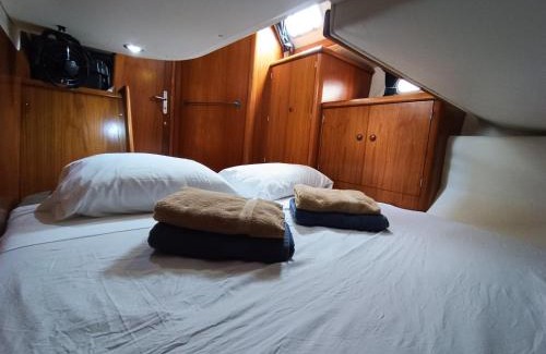 Fakarava Boat Rental | Voilier privé en pension complète