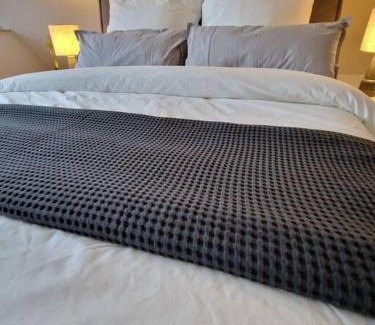 Edinghausen Apartment | Voll ausgestattetes 2 Zimmer Apartment Sanssouci