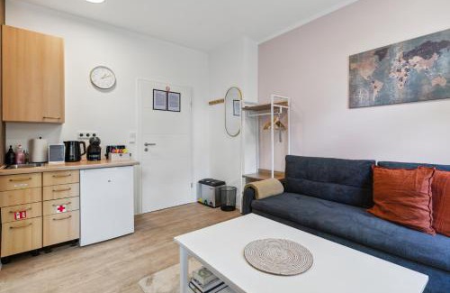Eichwalde Apartment | Vorstadtoase für 3 - Queensize-Bett, Schlafcouch, Parkplatz & Netflix - Nähe BER
