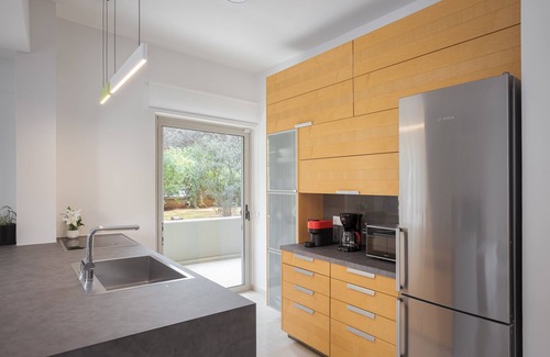 Vouliagmeni Apartment | Vouliagmeni Stylish Apartment