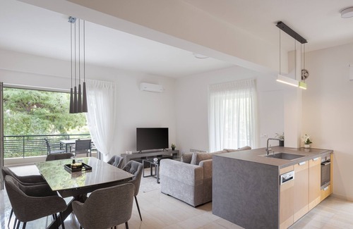 Vouliagmeni Apartment | Vouliagmeni Stylish Apartment