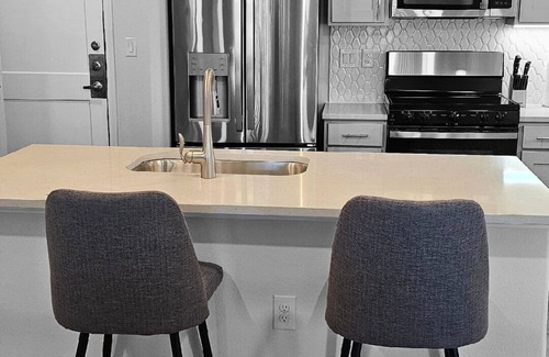 Cross Roads Apartment | Vrbo Oasis Lakeside Apt near Frisco, Texas 2bd-2ba Sleep 6