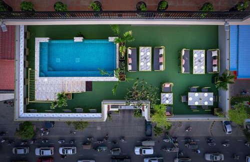 Daun Penh Hotel | Vrest Hotel