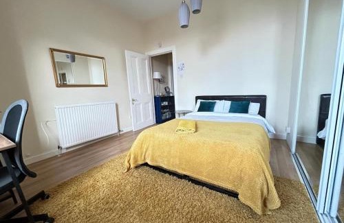 Falkirk Apartment | VS-Entire Flat-Central Scotland-Falkirk, Self-Check-in , Pet-friendly with Parking