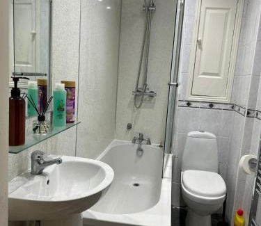 Falkirk Apartment | VS-Entire Flat-Central Scotland-Falkirk, Self-Check-in , Pet-friendly with Parking