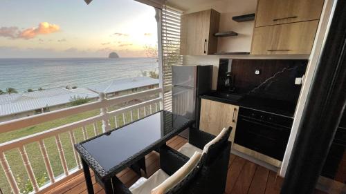 Le Diamant Apartment | Vue Mer & Rocher - Okavango Blue Studio