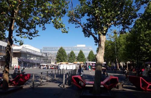 Malakoff House | Vue sur les toits de Paris, tour Effeil, centre malakoff, chambre chez l'habitant, sans ascenseur, à deux pas de Paris