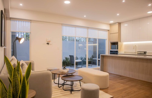 Armendariz Apartment | w Chic 2BR w Indoor Terrace in Miraflores