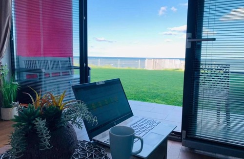 Rewal Apartment | W&G REWAL-widok na morze, z prywatnym zejsciem na plaze