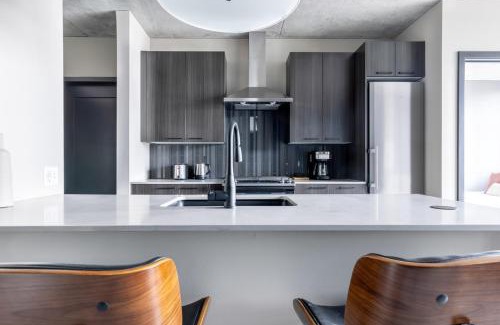 West Loop Apartment | W Loop 1BR w Pool Gym nr Fulton Mkt L CHI-291