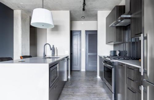 West Loop Apartment | W Loop 1BR w Pool Gym nr Fulton Mkt L CHI-291