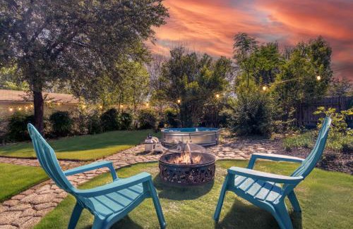 East Congress House | Wabi Sabi SoCo Retreat Soak in Pool