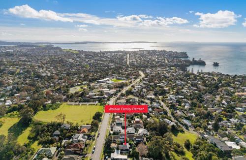 Torbay House | Waiake Family Retreat - Auckland Holiday Home