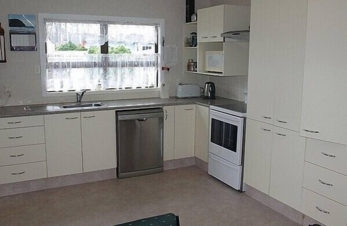 Waihi Beach Cottage | Waihi Beach Break - Waihi Beach Bach