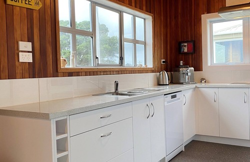Waihi Beach Cottage | Waihi Charm - Waihi Beach Holiday Home
