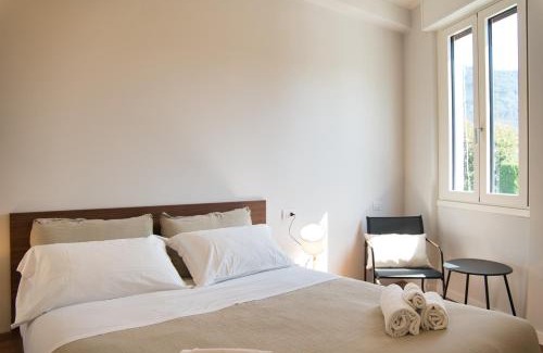 Lecco Apartment | Wake of the lake - bright waterfront apartment