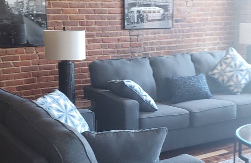 Muscatine Condo | Wake up to a stunning River view