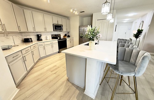 Crystal Cove House | Wake up to calming lake views and peaceful surroundings, close to Disney.
