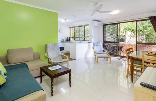 Moreton Bay Region House | Wake Up To Sounds Of The Ocean