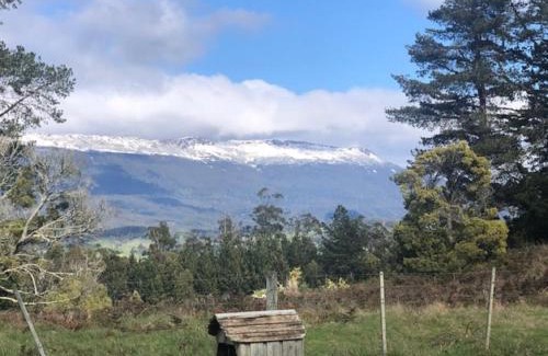 Mole Creek House | Wakefields - an enchanting mountain view cottage