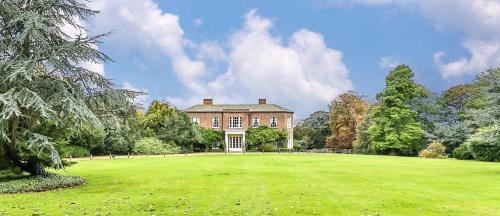 Alkborough Villa | Walcot Hall - Stunning Stately Home set in 27 acres of parkland and sleeping 16+