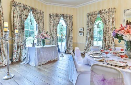 Alkborough Villa | Walcot Hall - Stunning Stately Home set in 27 acres of parkland and sleeping 16+
