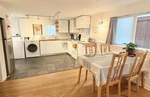 Kitsilano House | walk distance to kits beach 2bedrooms only for you