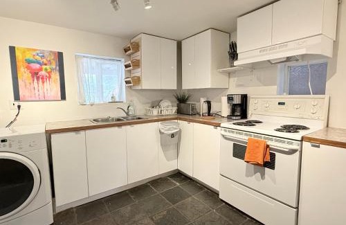 Kitsilano House | walk distance to kits beach 2bedrooms only for you