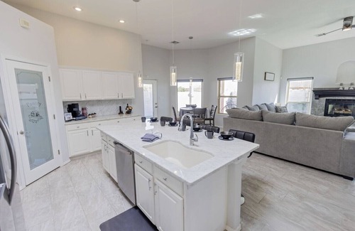 Las Cruces House | Walk in the Park: Luxury/Hot Tub/Sonoma Ranch Golf