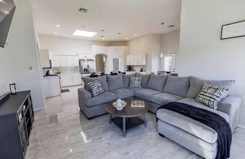 Las Cruces House | Walk in the Park: Luxury/Hot Tub/Sonoma Ranch Golf