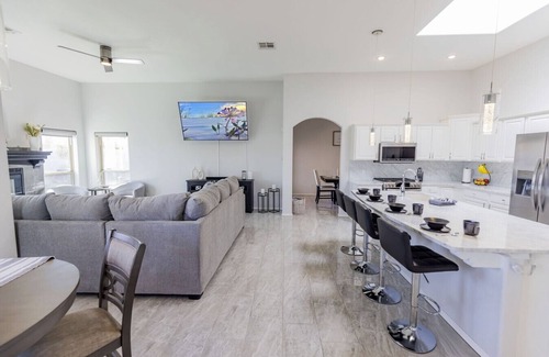 Las Cruces House | Walk in the Park: Luxury/Hot Tub/Sonoma Ranch Golf