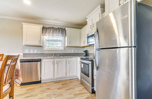 Gibsonton House | Walk to AMC Riverview & Shops: Home w/Large Yard