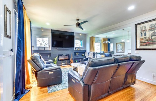 Norwood House | Walk to Amphitheater Birmingham Retreat with Games