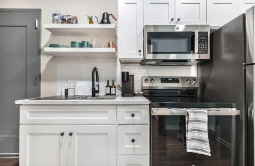 Macon Apartment | Walk to Atrium Peaceful Downtown Stay