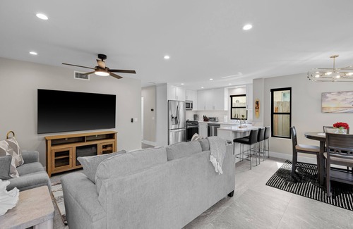 South Mission Beach Condo | Walk to Beach or Bay, 2025 Build Ground Floor