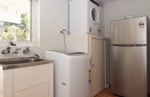 Long Beach House | Walk to Beach, Pet-Friendly, Wifi | Coastal Escape