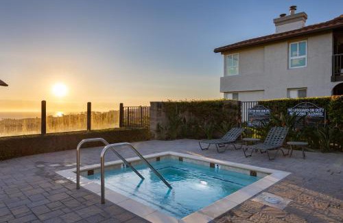Monarch Beach House | Walk to Beach Pool Hot Tub Private Patio Parking Seabreeze Retreat