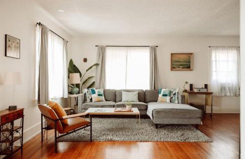 Belmont Heights House | Walk To Beach Restaurants - 5 Guests