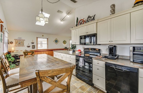 Kill Devil Hills House | Walk to Beach + Restaurants: Outer Banks Retreat