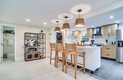 Sunset Beach House | Walk to Beach: Treasure Island Gem w/Golf Cart!