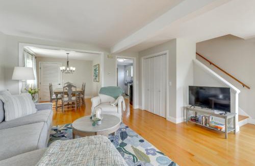 Momauguin House | Walk to Beaches Sunny East Haven Home with Grill